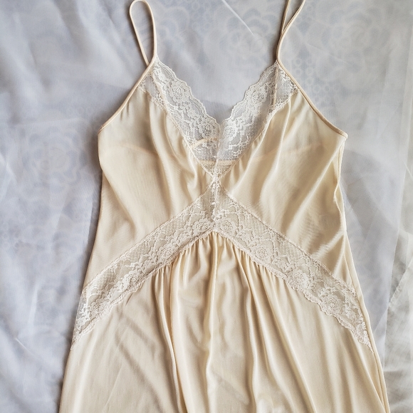 Vintage Maxi Nightgown Chemise 1970s - Picture 2 of 7